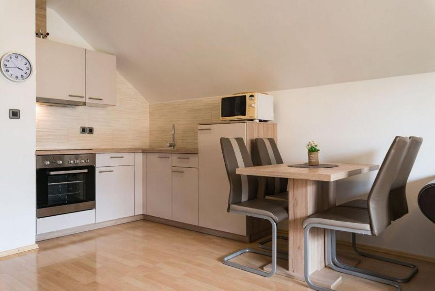 Apartma Jezerci Διαμέρισμα Μπλεντ Δωμάτιο φωτογραφία